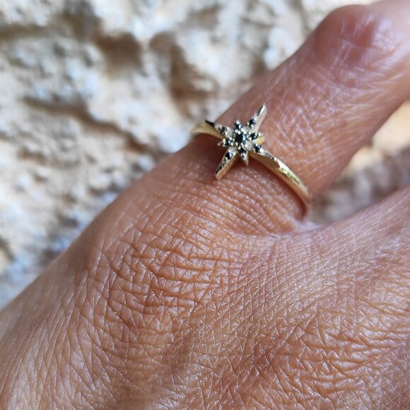 Pinky ring. 14k Yellow gold Diamonds ring. Star ring. Black Diamonds ring. - Picture 6 of 16